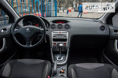 Хетчбек Peugeot 308 2011 в 
