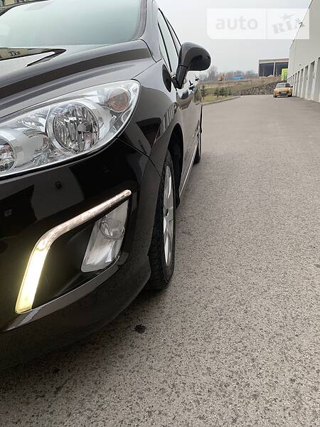 Універсал Peugeot 308 2012 в Рівному