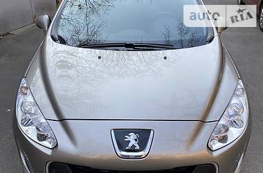 Хетчбек Peugeot 308 2012 в 