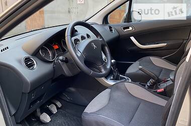 Хетчбек Peugeot 308 2012 в 