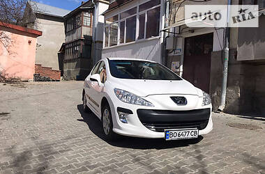 Хэтчбек Peugeot 308 2010 в 