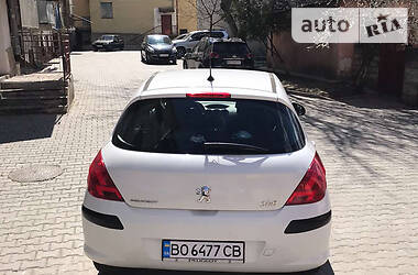 Хэтчбек Peugeot 308 2010 в 