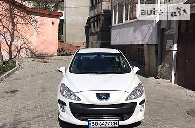 Хэтчбек Peugeot 308 2010 в 