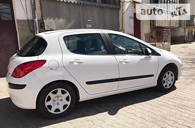Хэтчбек Peugeot 308 2010 в 