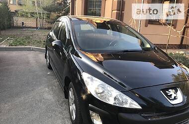 Хетчбек Peugeot 308 2010 в 