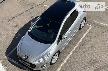 Хетчбек Peugeot 308 2011 в 
