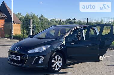 Хэтчбек Peugeot 308 2012 в Стрые