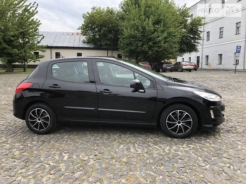 Хетчбек Peugeot 308 2010 в Луцьку