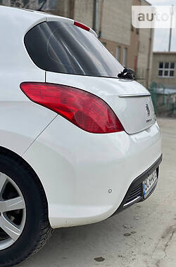 Хэтчбек Peugeot 308 2011 в Самборе