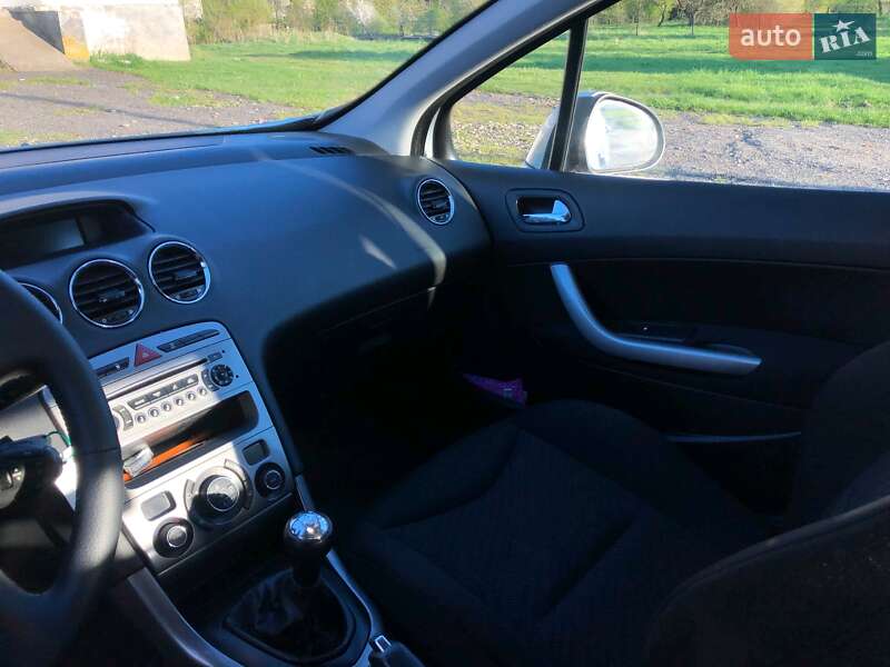 Универсал Peugeot 308 2013 в Калуше
