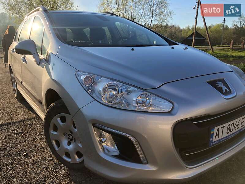 Универсал Peugeot 308 2013 в Калуше