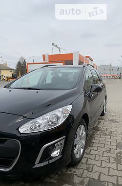 Седан Peugeot 308 2013 в Черновцах
