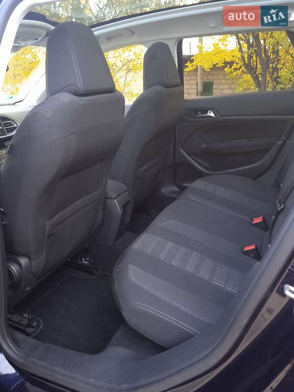 Універсал Peugeot 308 2015 в Ужгороді