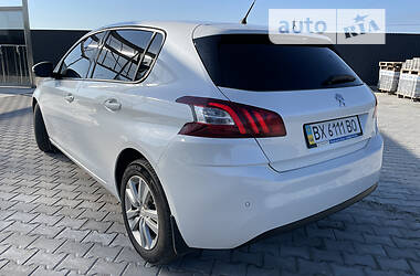 Хетчбек Peugeot 308 2015 в 