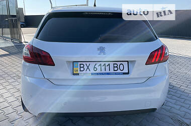 Хетчбек Peugeot 308 2015 в 