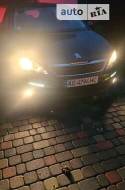 Универсал Peugeot 308 2017 в Хусте