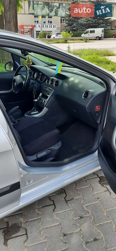 Хетчбек Peugeot 308 2011 в Чернівцях