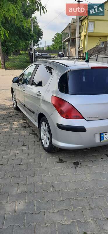 Хетчбек Peugeot 308 2011 в Чернівцях