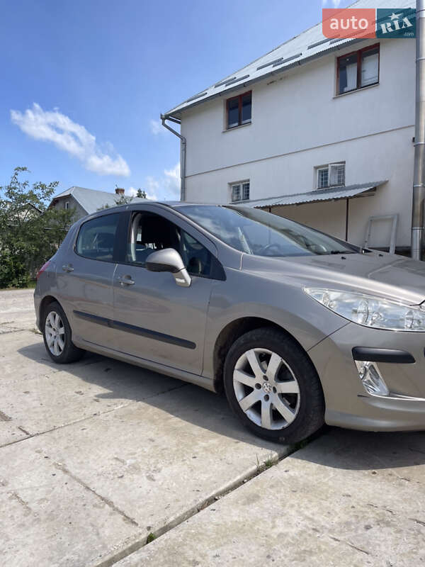 Хетчбек Peugeot 308 2010 в Трускавці