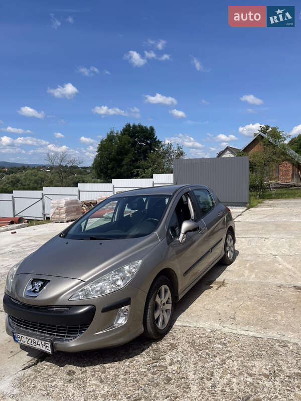 Хетчбек Peugeot 308 2010 в Трускавці