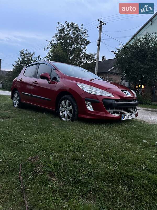 Хетчбек Peugeot 308 2008 в Городку