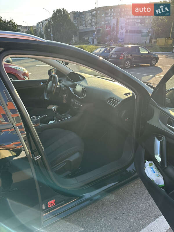 Универсал Peugeot 308 2015 в Каменском