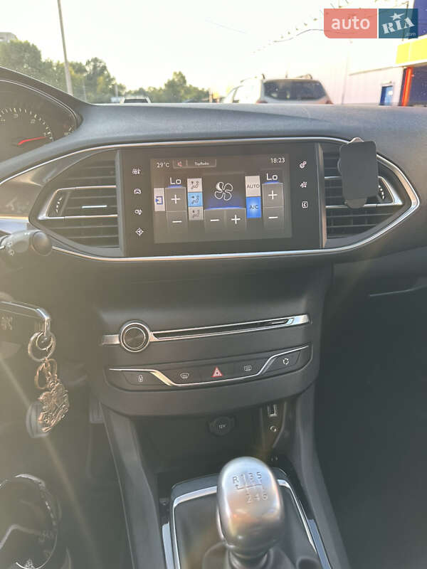 Универсал Peugeot 308 2015 в Каменском