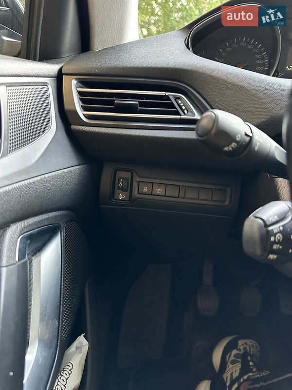 Универсал Peugeot 308 2015 в Каменском