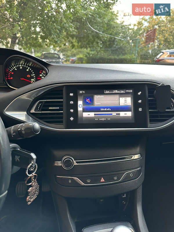 Универсал Peugeot 308 2015 в Каменском