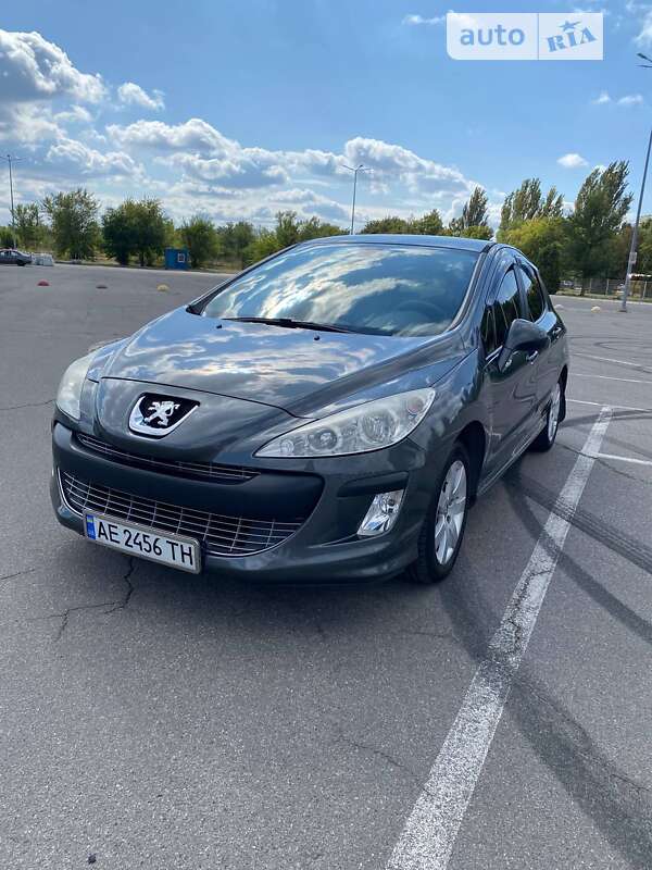 Хетчбек Peugeot 308 2010 в Дніпрі