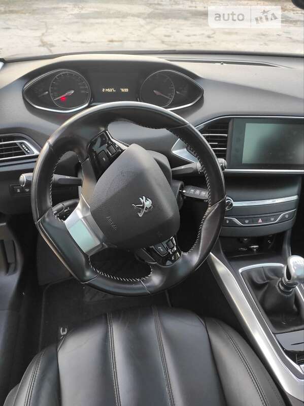 Універсал Peugeot 308 2015 в Решетилівці
