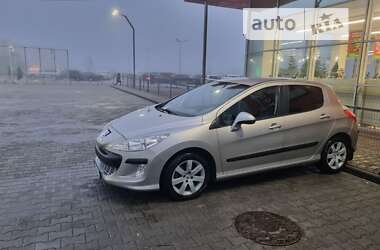 Хэтчбек Peugeot 308 2008 в Черновцах