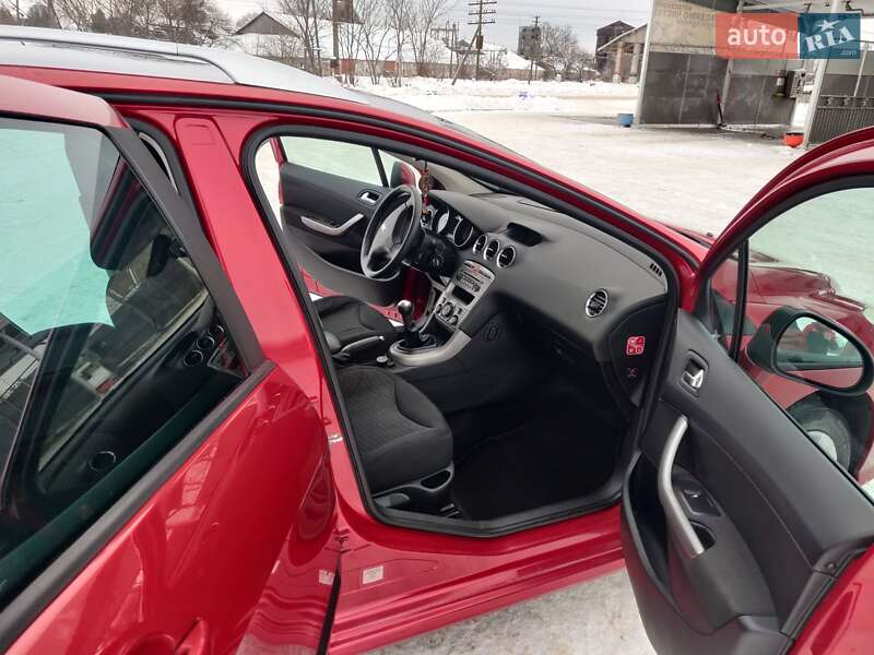 Универсал Peugeot 308 2009 в Нововолынске