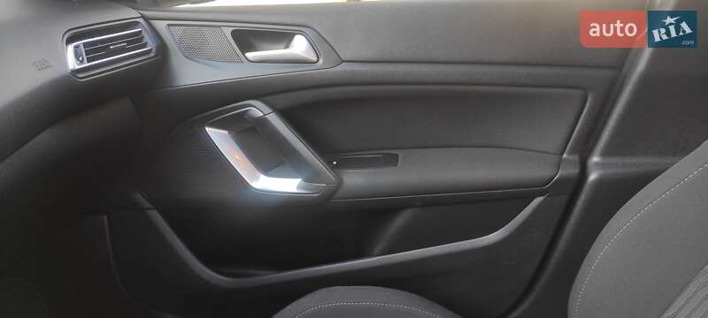Универсал Peugeot 308 2016 в Самборе