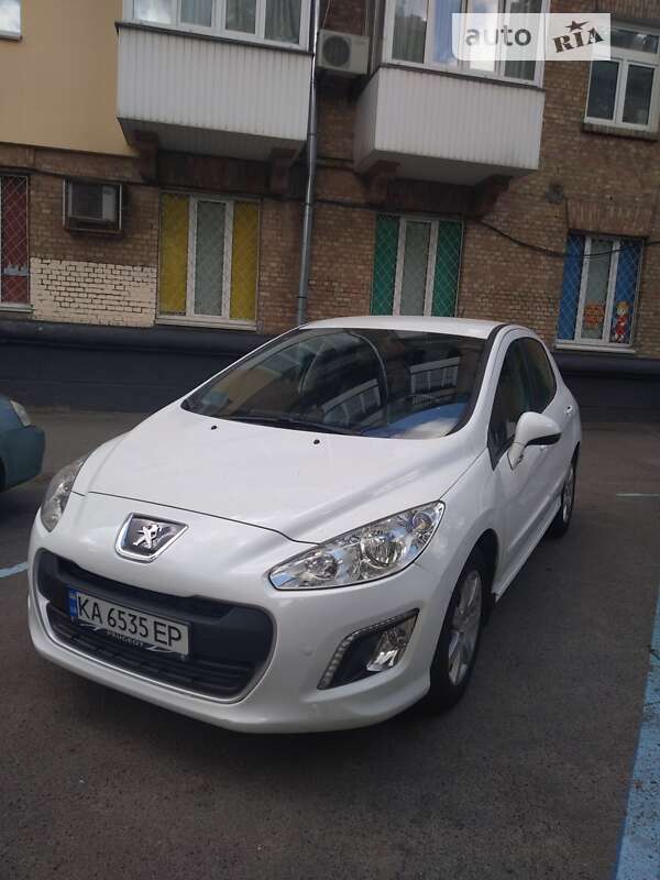 Хэтчбек Peugeot 308 2012 в Киеве