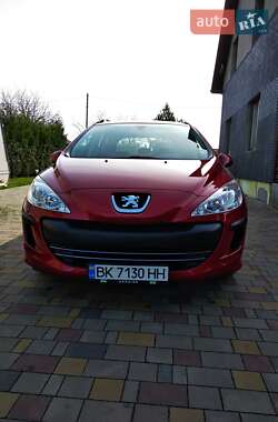 Универсал Peugeot 308 2010 в 