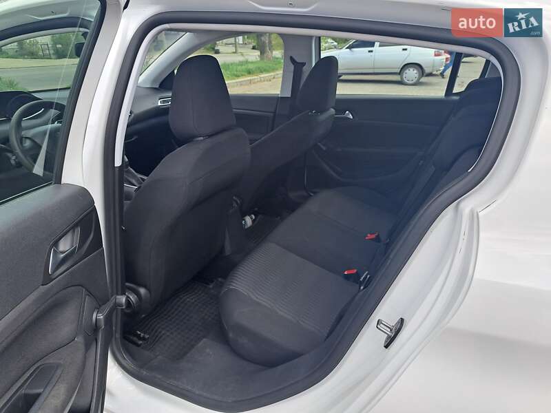 Хэтчбек Peugeot 308 2015 в Запорожье