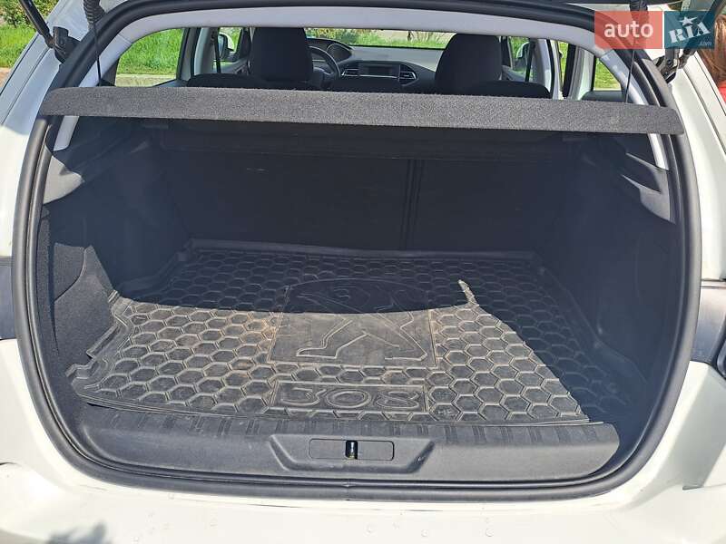 Хэтчбек Peugeot 308 2015 в Запорожье