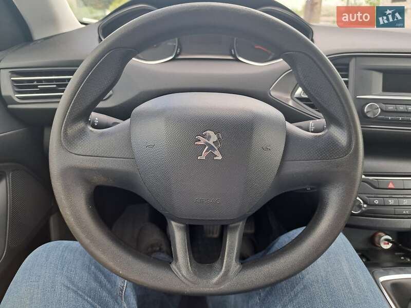 Хэтчбек Peugeot 308 2015 в Запорожье