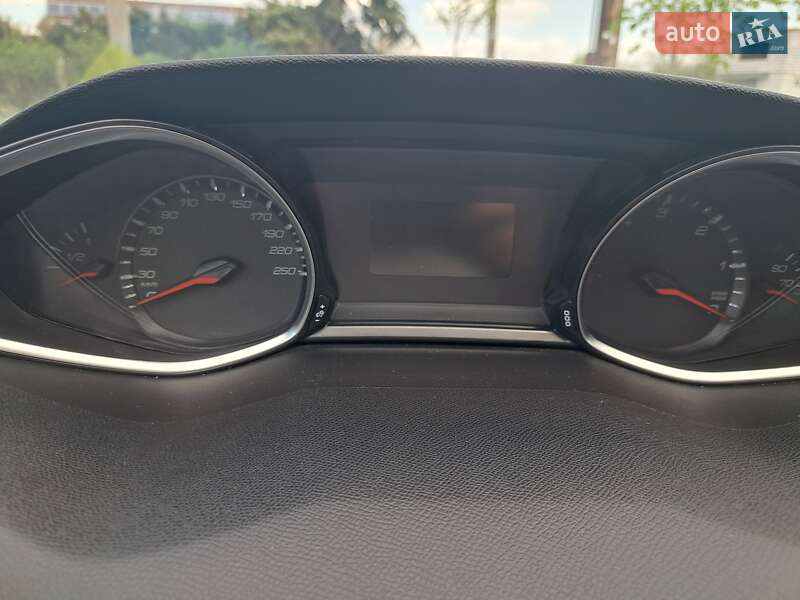 Хэтчбек Peugeot 308 2015 в Запорожье