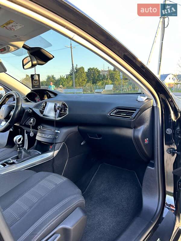 Універсал Peugeot 308 2017 в Дрогобичі