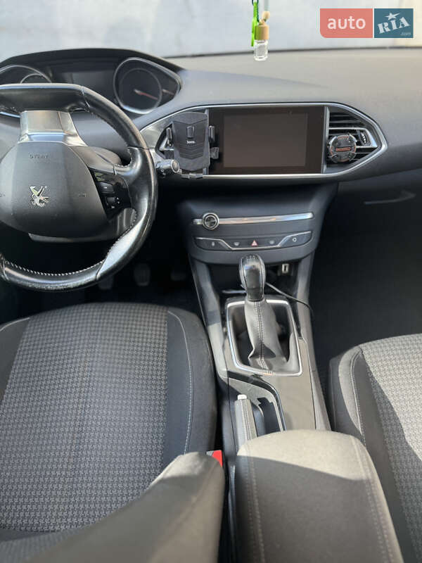 Універсал Peugeot 308 2017 в Рівному