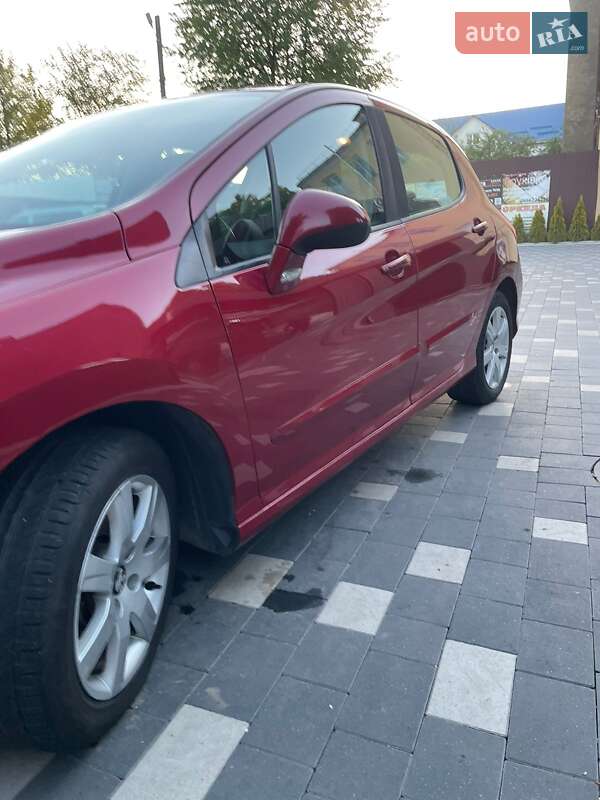 Хетчбек Peugeot 308 2011 в Бучачі