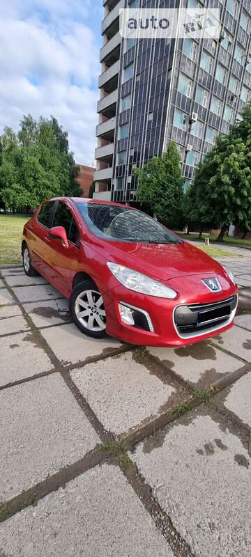 Хэтчбек Peugeot 308 2012 в Львове