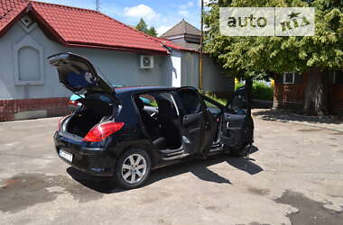 Хэтчбек Peugeot 308 2011 в Дрогобыче