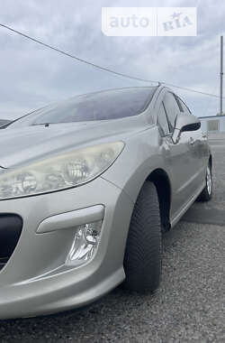 Хэтчбек Peugeot 308 2008 в Черновцах