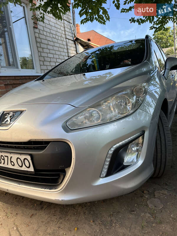 Универсал Peugeot 308 2013 в Крюковщине