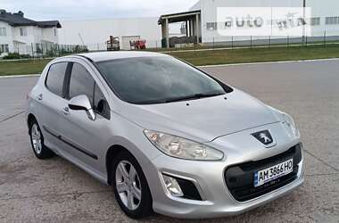 Хэтчбек Peugeot 308 2011 в Коростене