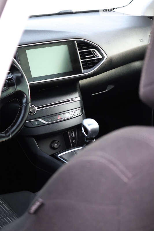 Універсал Peugeot 308 2015 в Тернополі