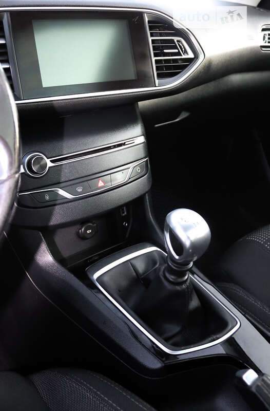 Універсал Peugeot 308 2015 в Тернополі